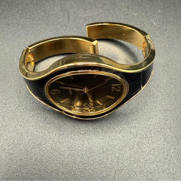 Vintage Avon Bold Cuff Black with Gold-Trimmed Wristwatch - Working - Picture 7 of 17